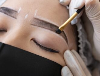 A-women-take-service-of-eyebrow-lamination-scaled